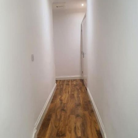 Beautiful Room In Lovely Flat Londra Exterior foto