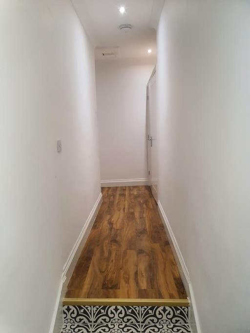 Beautiful Room In Lovely Flat Londra Exterior foto